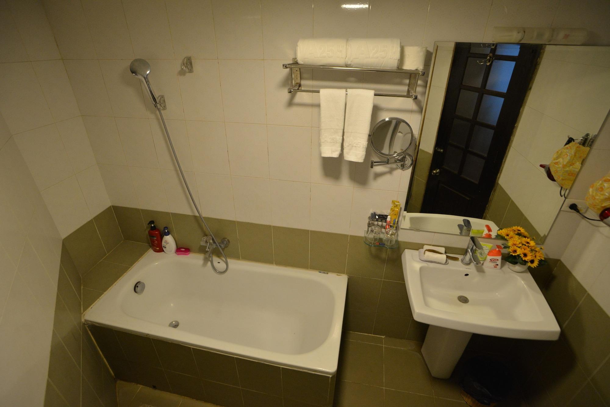 A25 Hotel - 96 Hai Ba Trung Hanoj Exteriér fotografie